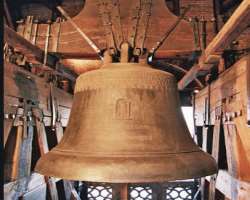 The largest of the five bells of the Sigismund Tower is the Royal Sigismund Bell which was cast in 1520 and was named in honor of King Sigismund I the